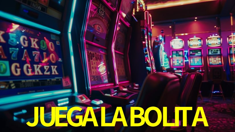 Escena dinámica inspirada en casino con iluminación JUEGALABOLITA, cartas, fichas e íconos de juegos digitales en un espacio moderno de juegos.